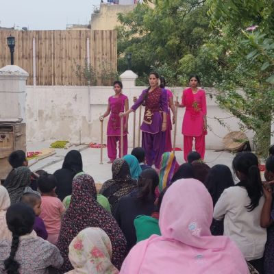 Freeda performs Nazar ke Samne at Agaaz Theatre, Nizammudin, Delhi.